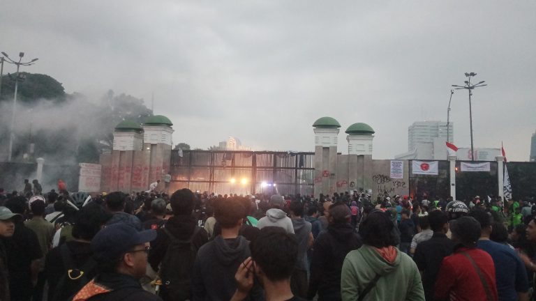 Mulai Anarkis.?