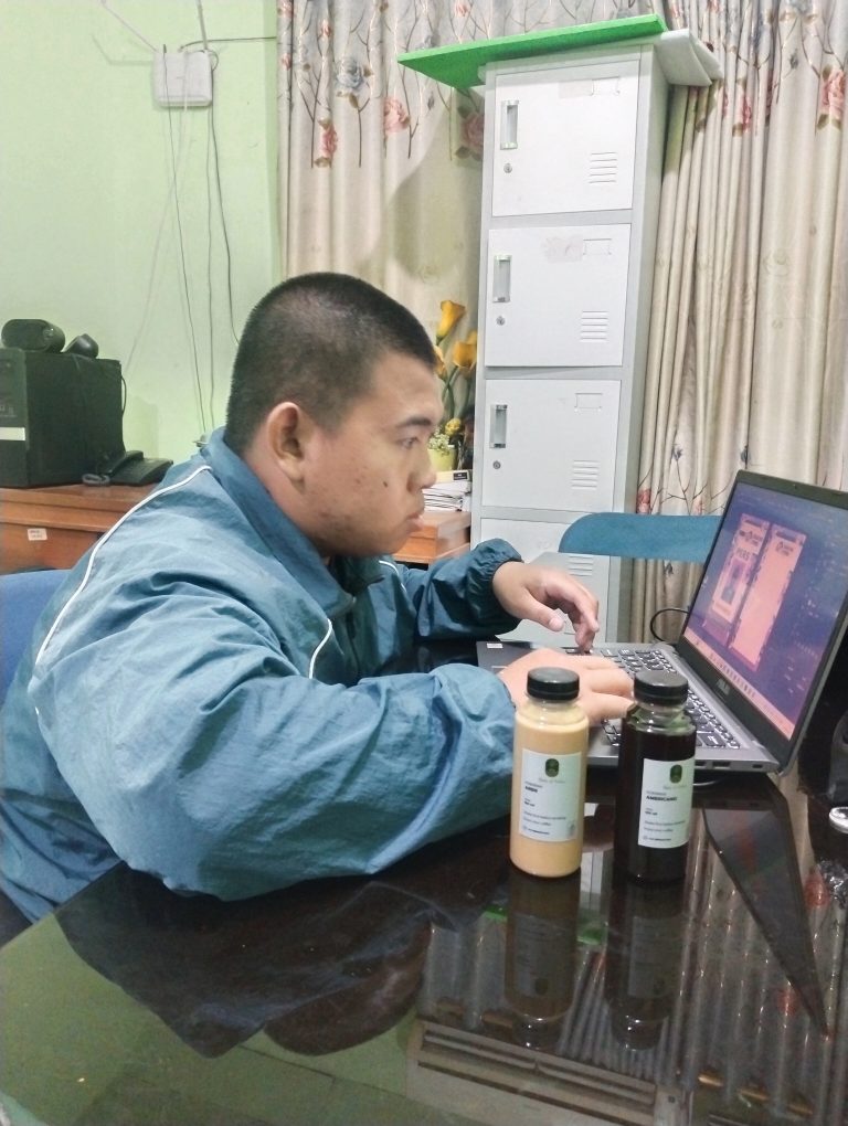 Pelajar yang Belajar Mandiri Lewat Usaha Kopi Kemasan Botol Kekinian