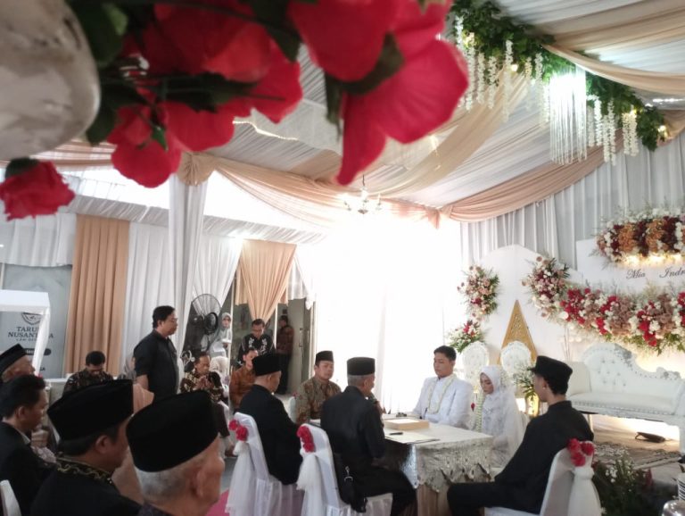 Akhir Manis Perjalanan Panjang Cinta Indra dan Mia